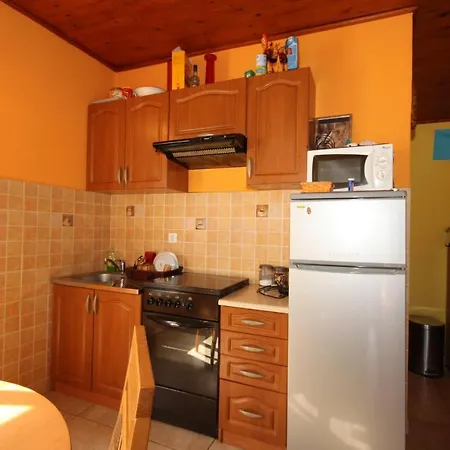 Apartment Apartments By The Sea Basina, Hvar - 8749 Vrbanj